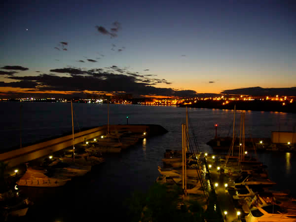 Cabo Roig de noche, cerca de Playa Flamenca