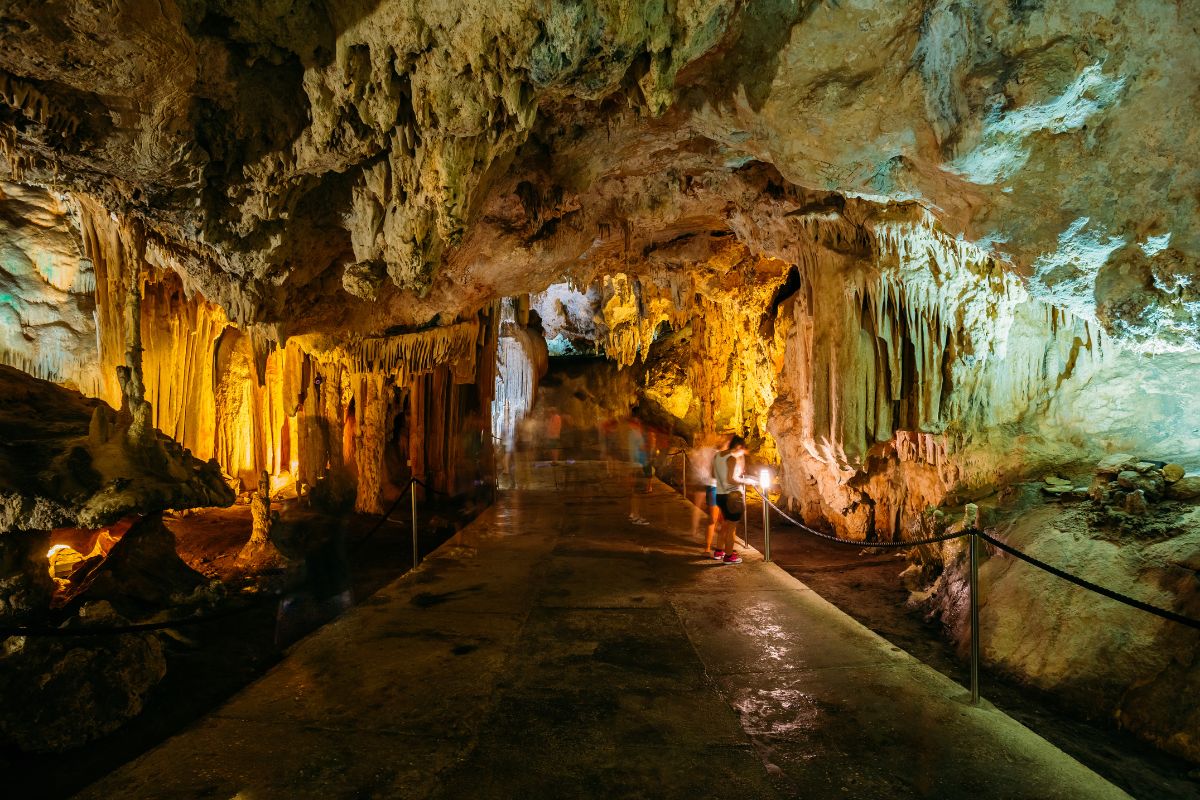 Cueva de las calaveras cerca de Moraira