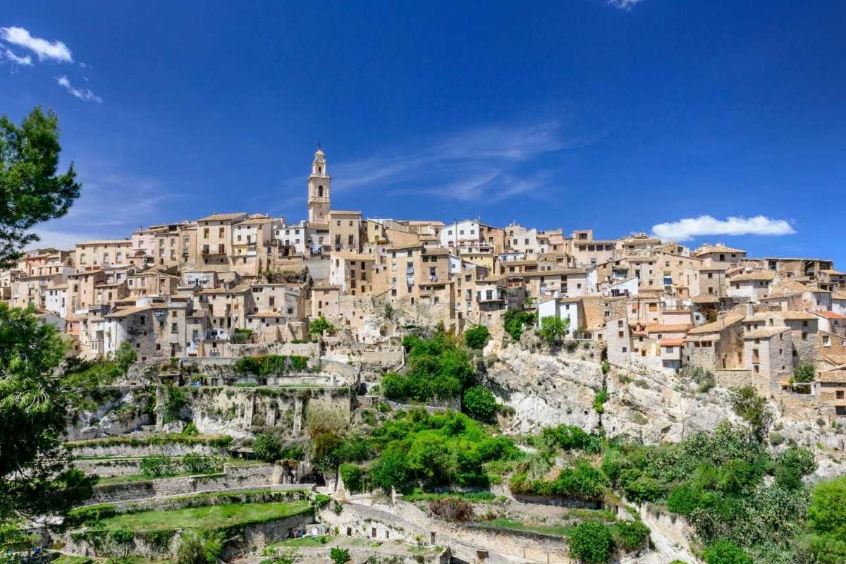 Pueblos bonitos del interior de Alicante para ver con coche de alquiler